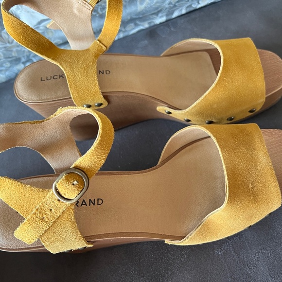 Lucky Brand Zashti Suede Leather Wooden Wedge Sandals Nailheads - Golden Yellow - Picture 2 of 6